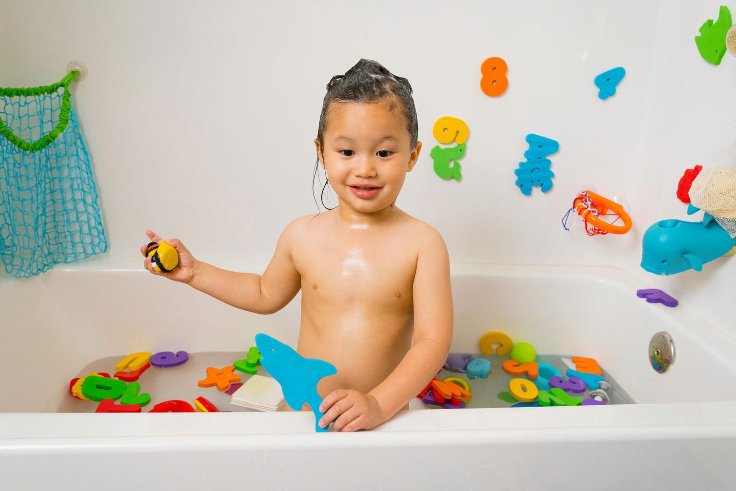 How to Clean Bath Toys and Keep Mold Out (Complete Guide for Parents)