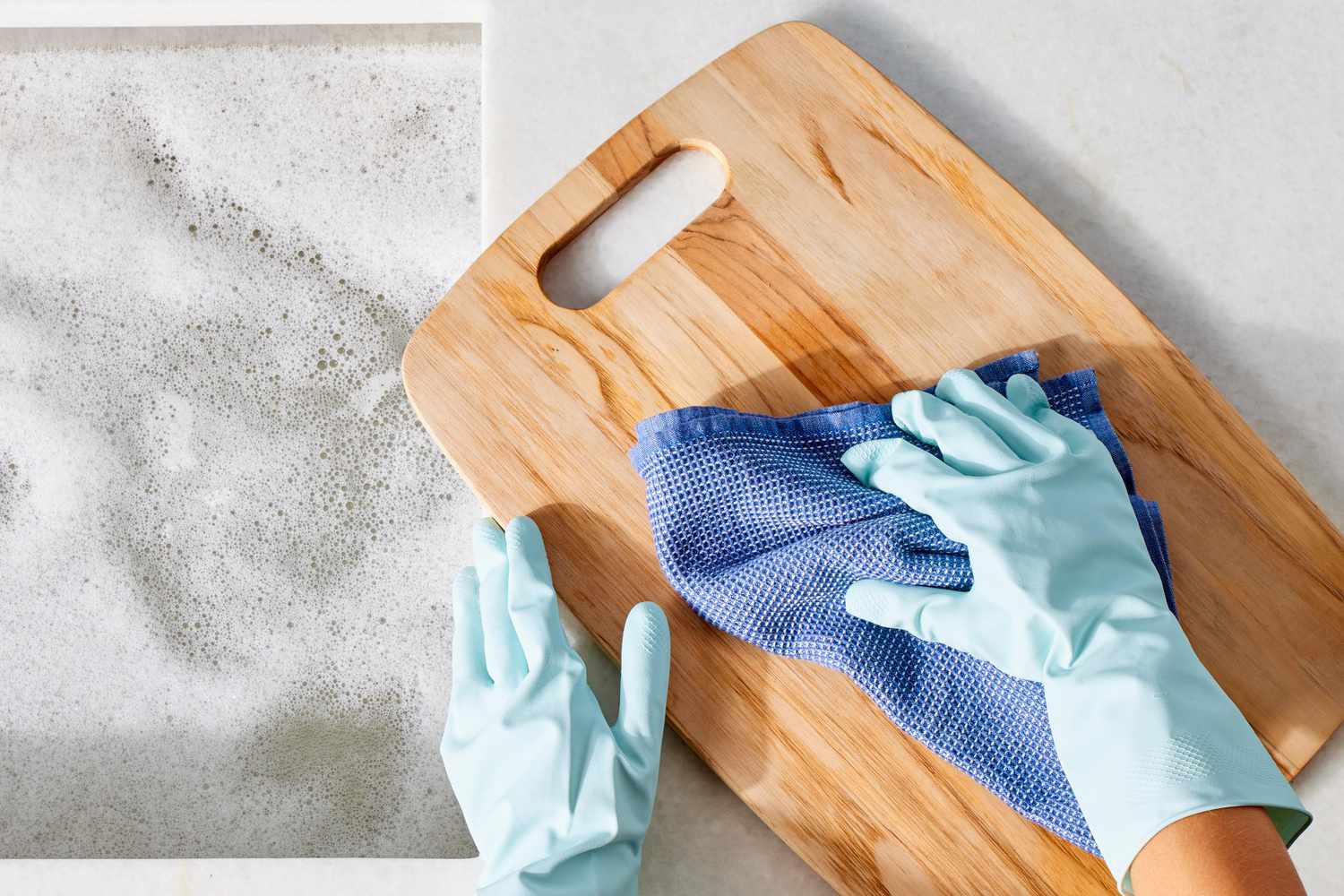 How to Disinfect a Wood Cutting Board: Complete Cleaning and Care Guide